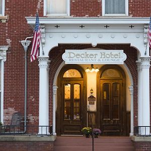 Decker Hotel & Bar